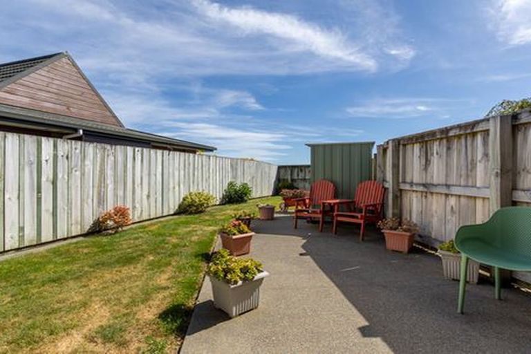 Photo of property in Rangeview Villas, 10/9 Fuller Close, Levin, 5510