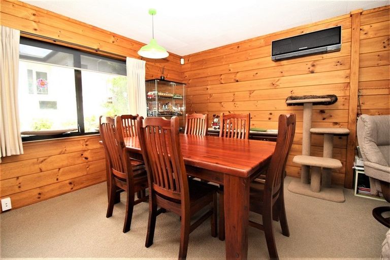 Photo of property in 37 South Lynn Road, Titirangi, Auckland, 0604