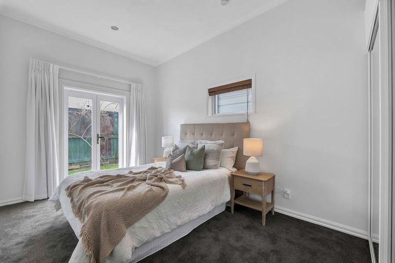 Photo of property in 15 Wallath Road, Westown, New Plymouth, 4310