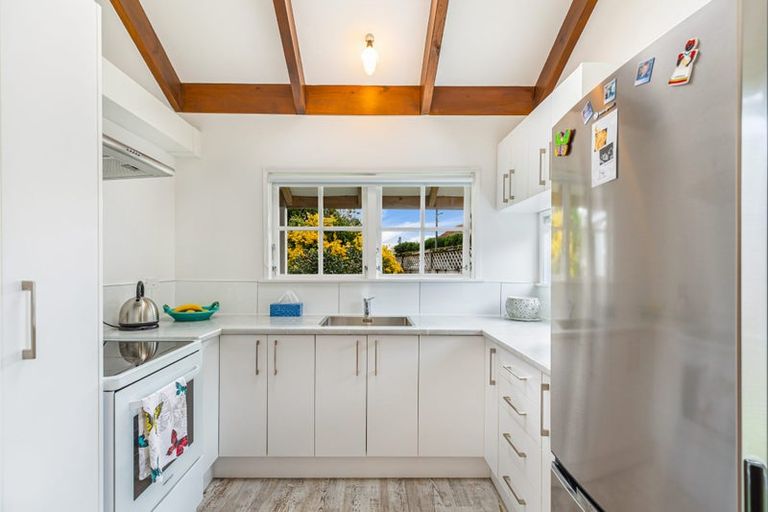 Photo of property in 1/10 Springbank Lane, Te Atatu Peninsula, Auckland, 0610