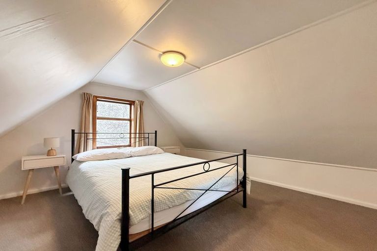 Photo of property in 1 Hawkhurst Road, Lyttelton, 8082