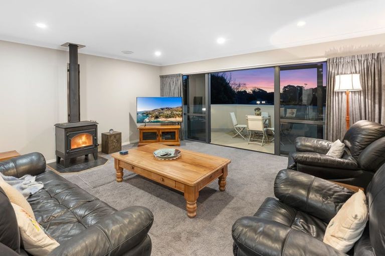 Photo of property in 14 Nugget Grove, Raumati Beach, Paraparaumu, 5032