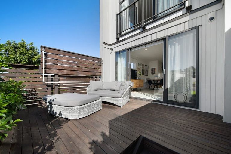 Photo of property in 2/16 Putini Road, Mangere Bridge, Auckland, 2022