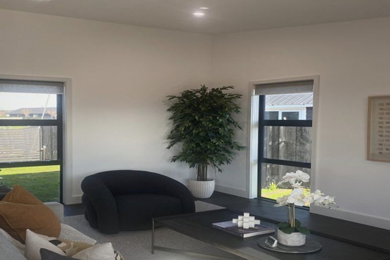 Photo of property in 17 Tumuaki Road, Paerata, 2124