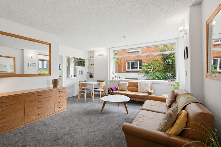 Photo of property in Jerningham Apartments, 20 Oriental Terrace, Oriental Bay, Wellington, 6011
