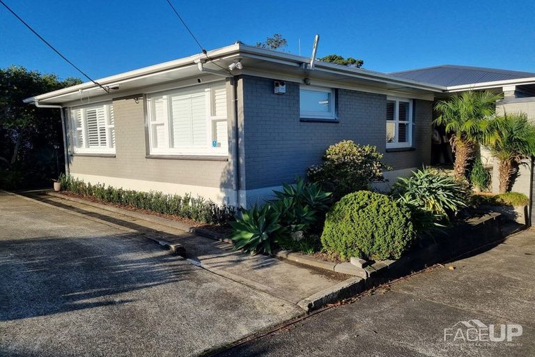 Photo of property in 72 Don Buck Road, Massey, Auckland, 0614