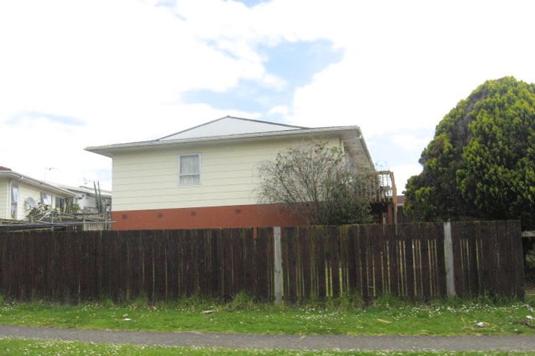 Photo of property in 2/17 Frobisher Way, Clendon Park, Auckland, 2103