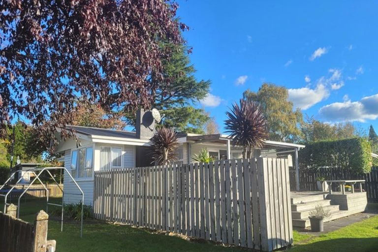 Photo of property in 2 Gifford Place, Utuhina, Rotorua, 3015