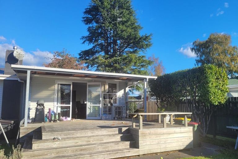 Photo of property in 2 Gifford Place, Utuhina, Rotorua, 3015