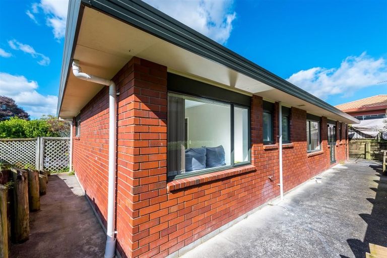 Photo of property in 30 Ginders Drive, Massey, Auckland, 0614