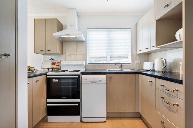 Photo of property in 68 Helena Street, Massey, Auckland, 0614