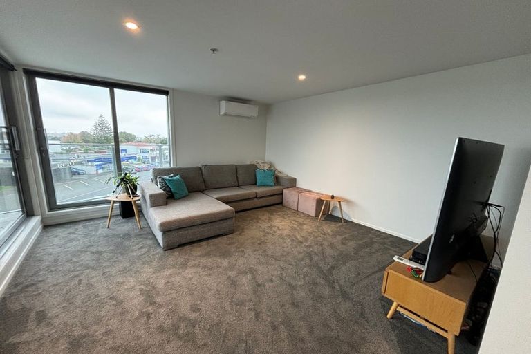 Photo of property in Bella Vista, 2b/84 Gunner Drive, Te Atatu Peninsula, Auckland, 0610