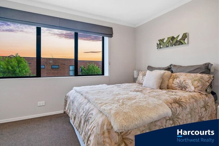 Photo of property in 6/89 Hobsonville Point Road, Hobsonville, Auckland, 0616