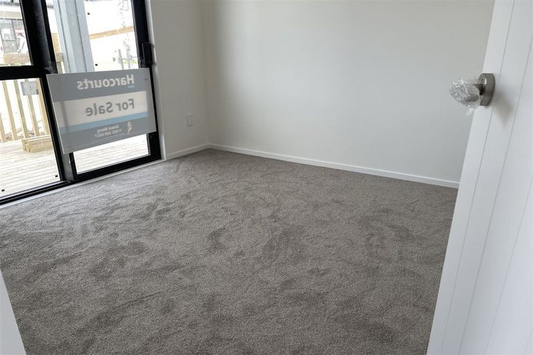 Photo of property in 12 Woven Place, Karaka, 2113