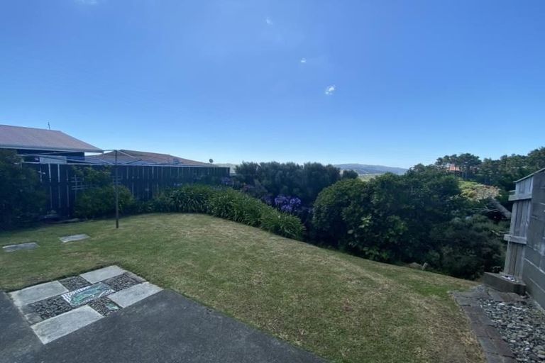 Photo of property in 65a Horokiwi Road West, Newlands, Wellington, 6037