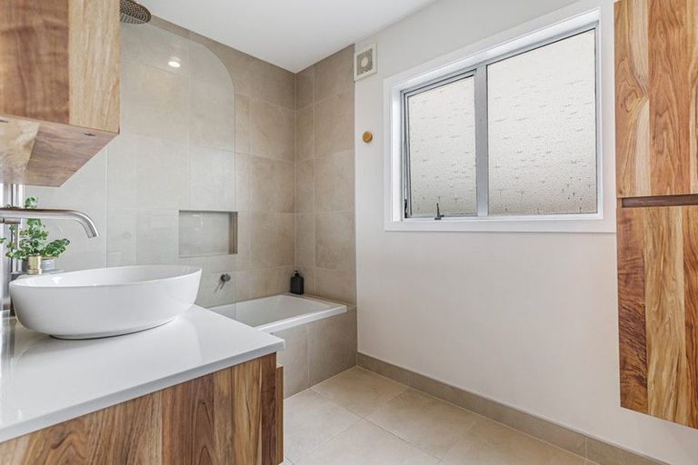 Photo of property in 1/68 Mcleod Road, Te Atatu South, Auckland, 0610