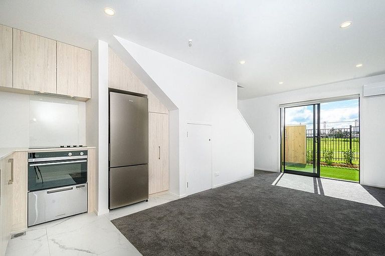 Photo of property in 9/87 Taikata Road, Te Atatu Peninsula, Auckland, 0610