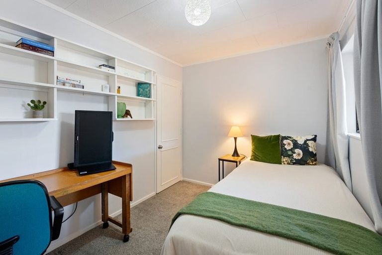 Photo of property in 56a Rewarewa Crescent, Waikanae, 5036