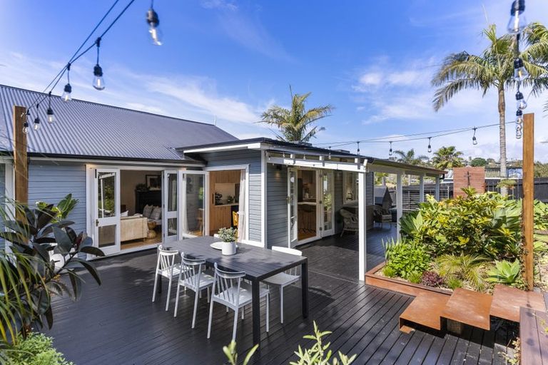 Photo of property in 1/27 Kiteroa Terrace, Rothesay Bay, Auckland, 0630