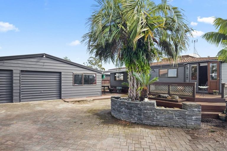 Photo of property in 22 Rangiwhea Road, Waiuku, 2123