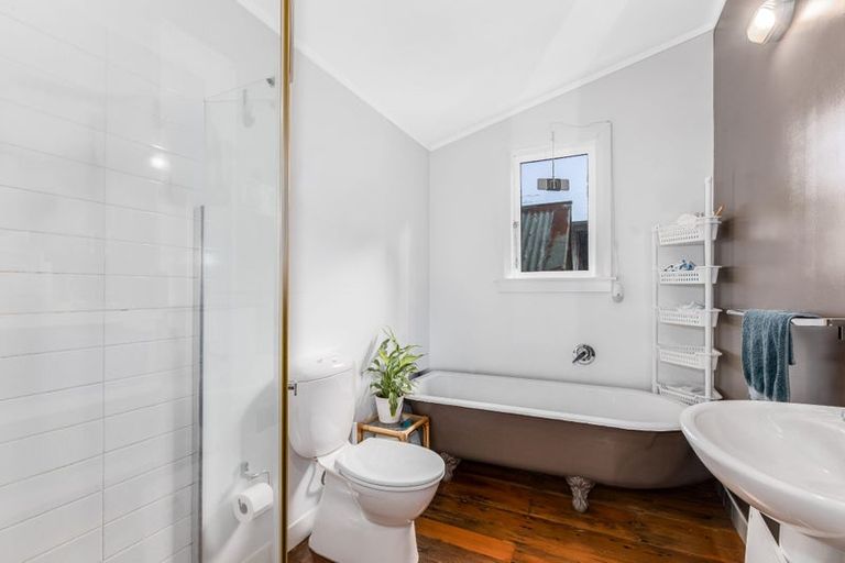 Photo of property in 152 Russell Terrace, Berhampore, Wellington, 6023
