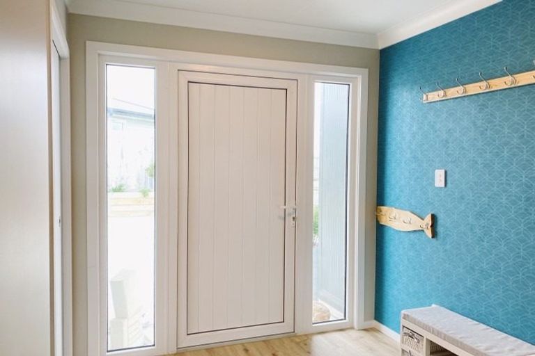 Photo of property in 18 Monaco Grove, Fitzherbert, Palmerston North, 4410