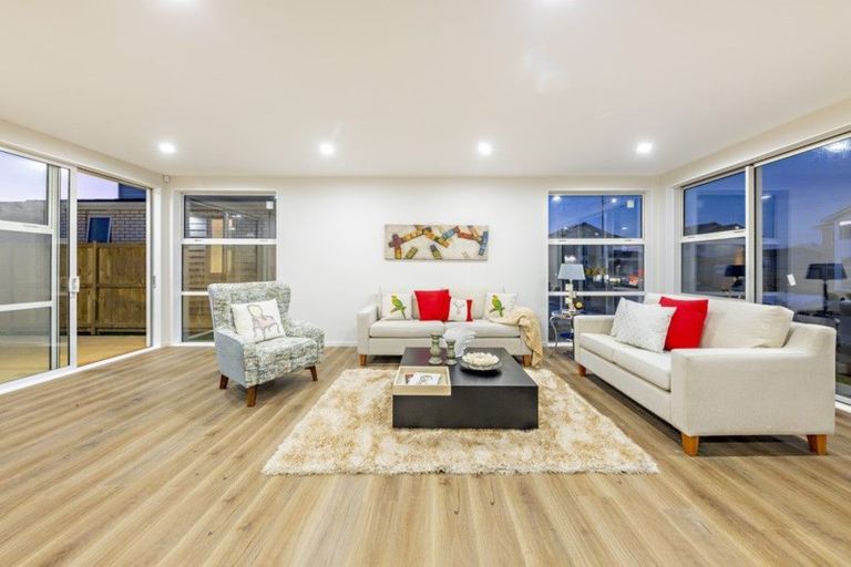 Photo of property in 42 Sapwood Crescent, Takanini, 2110