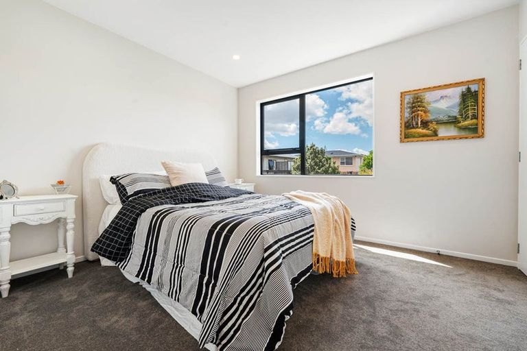 Photo of property in 9/10 Newington Road, Henderson, Auckland, 0612