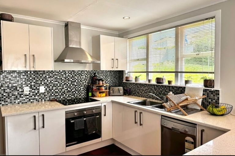 Photo of property in 13a Nandana Drive, Glen Eden, Auckland, 0602