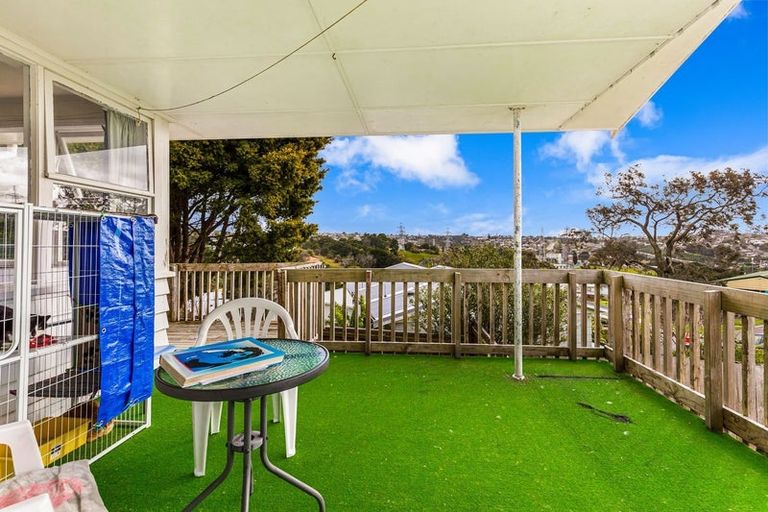 Photo of property in 18 Lilburn Crescent, Massey, Auckland, 0614