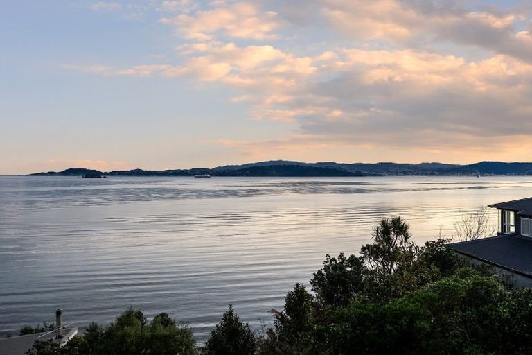 Photo of property in 5 Rangiuru Road, Mahina Bay, Lower Hutt, 5013