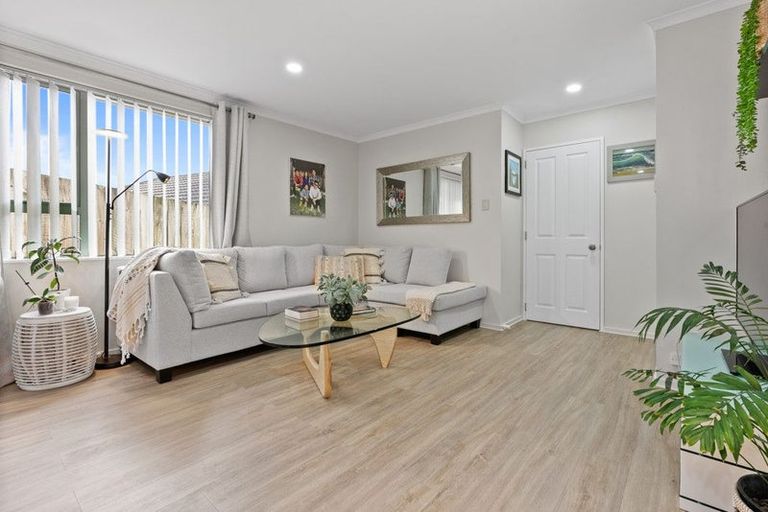 Photo of property in 4 Kumar Place, The Gardens, Auckland, 2105