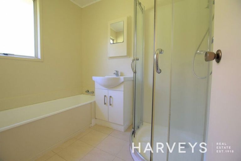 Photo of property in 11 Mile Place, Henderson, Auckland, 0612