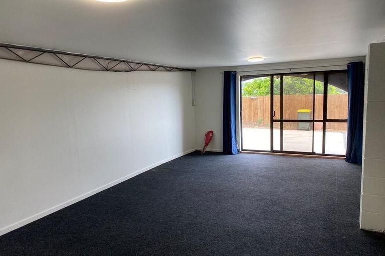 Photo of property in 2/16 Hollyhock Place, Browns Bay, Auckland, 0630