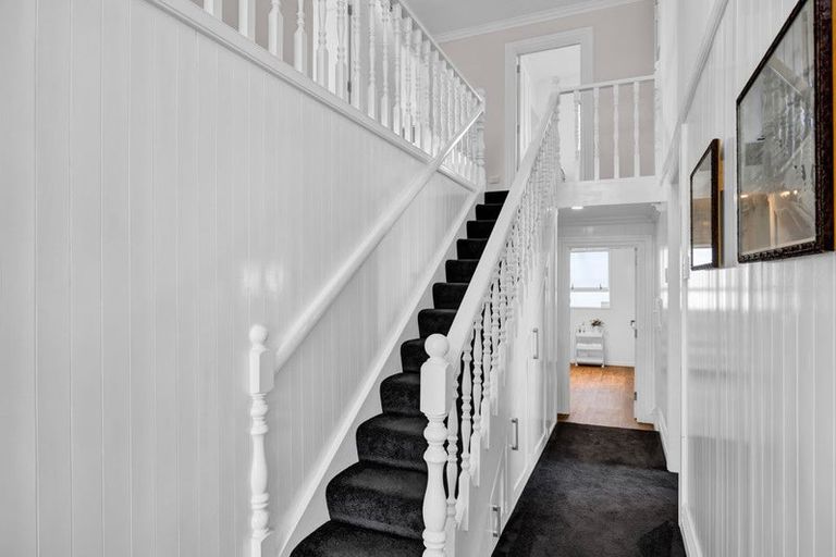 Photo of property in 36 Tawhiti Road, Hawera, 4610