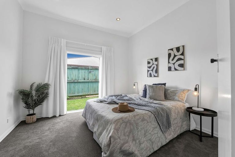 Photo of property in 15 Wallath Road, Westown, New Plymouth, 4310