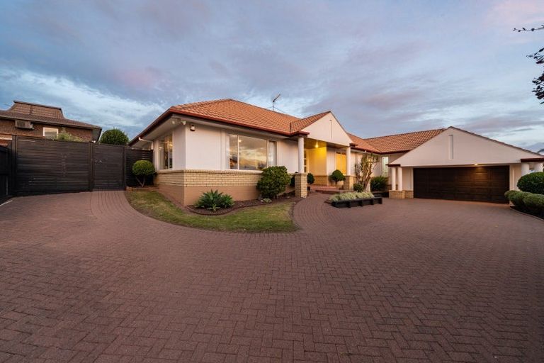 Photo of property in 9 Kentia Way, Somerville, Auckland, 2014