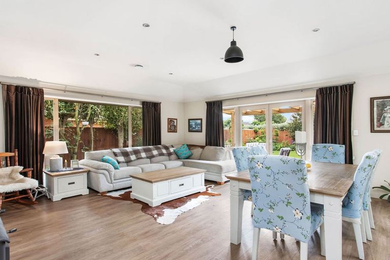 Photo of property in 10 Juniper Way, Prebbleton, 7604