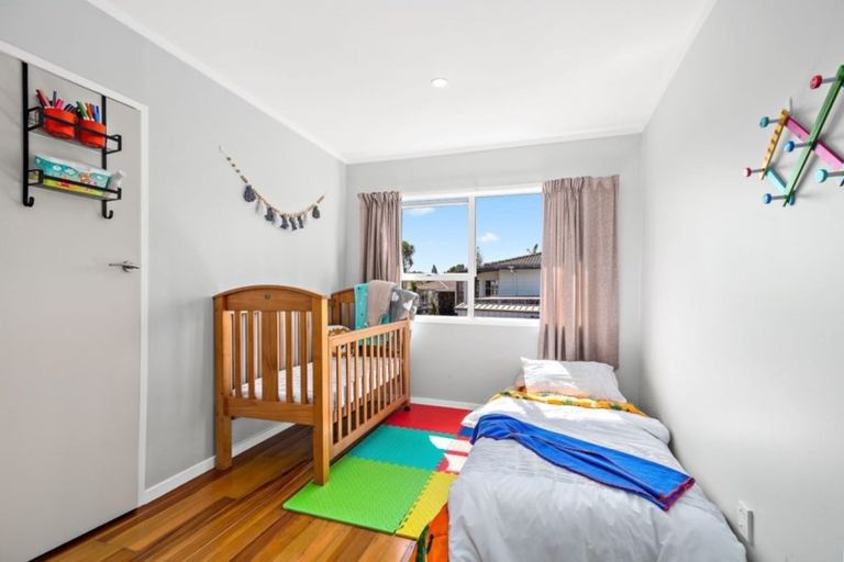 Photo of property in 17 Brunner Road, Glen Eden, Auckland, 0602