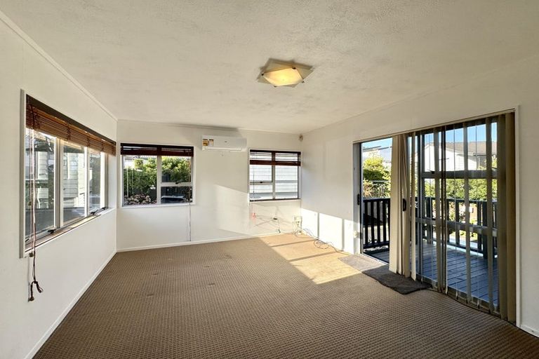 Photo of property in 2/144 Bradbury Road, Botany Downs, Auckland, 2010