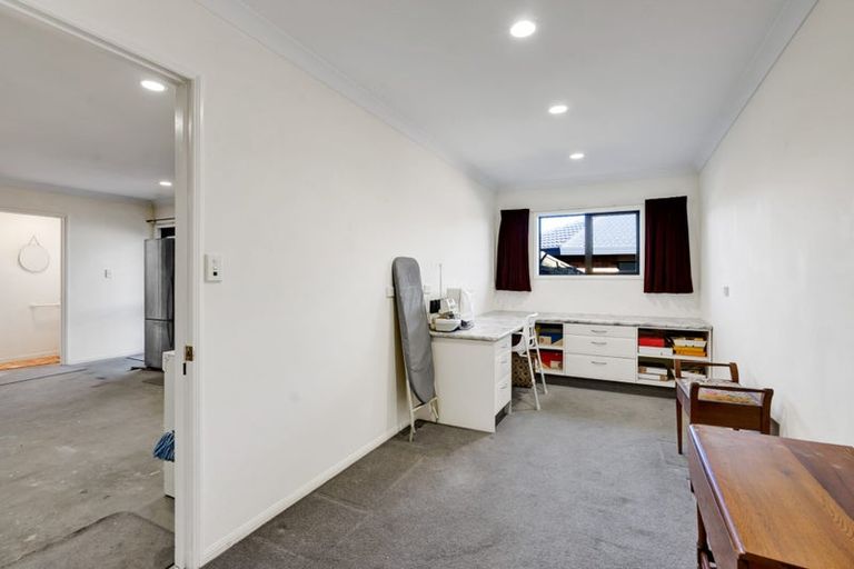 Photo of property in 3 Karina Road, Merrilands, New Plymouth, 4312