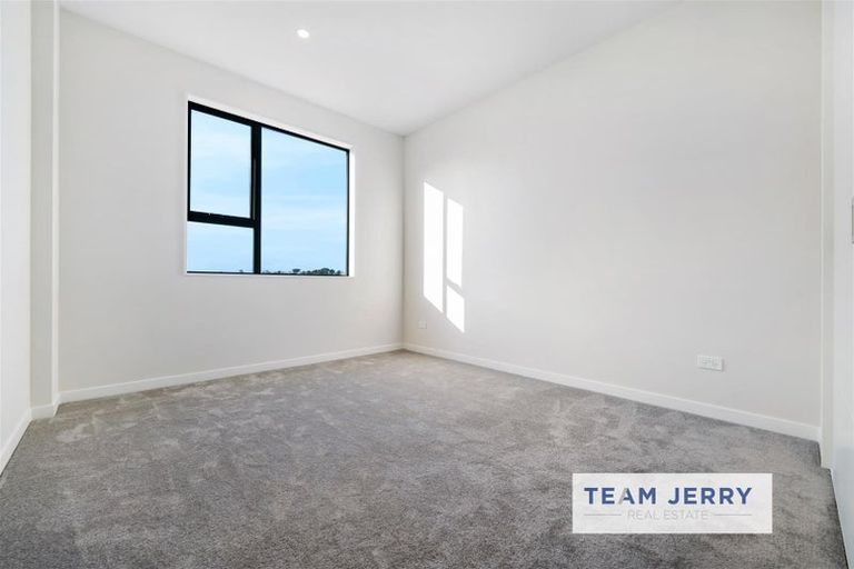 Photo of property in 5 Puihi Crescent, Massey, Auckland, 0614