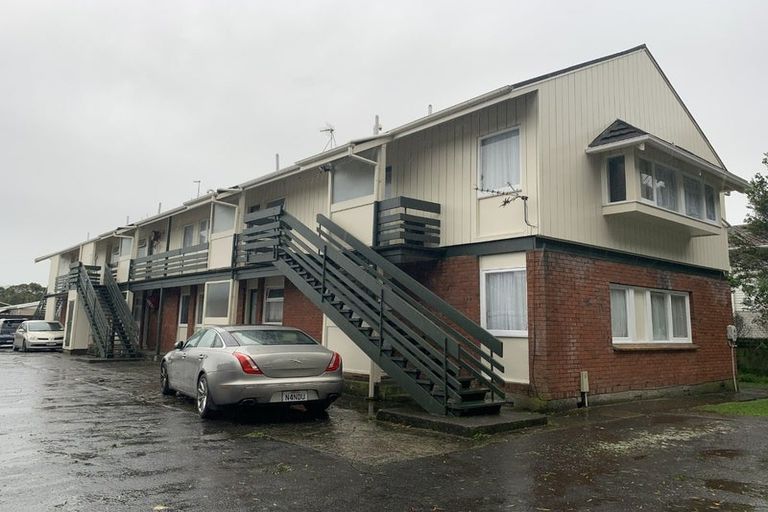 Photo of property in 2/12 Trevethick Grove, Woburn, Lower Hutt, 5010