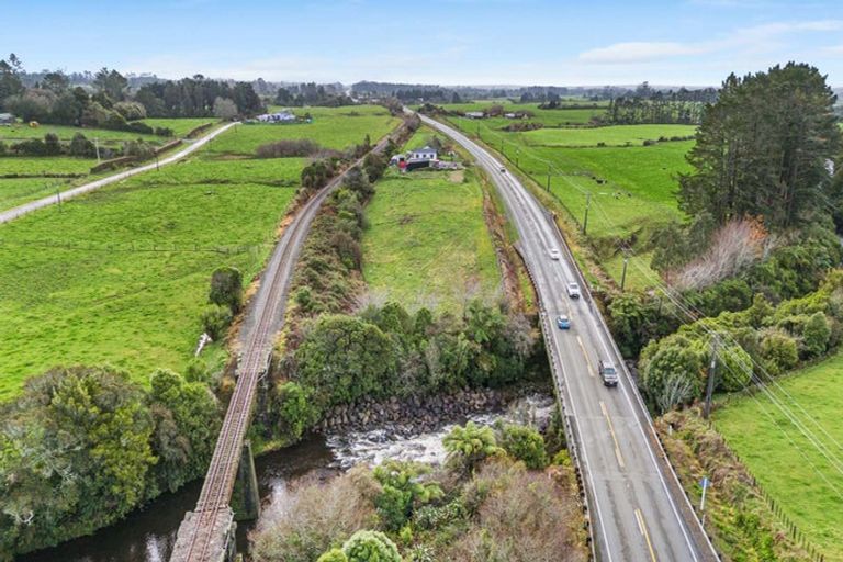 Photo of property in 2634 Mountain Road, Tariki, Stratford, 4394