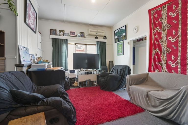 Photo of property in 19 Prendergast Street, South Dunedin, Dunedin, 9012