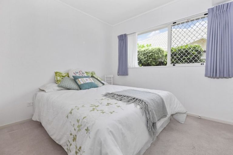 Photo of property in 33 Settlers Grove, Orewa, 0931