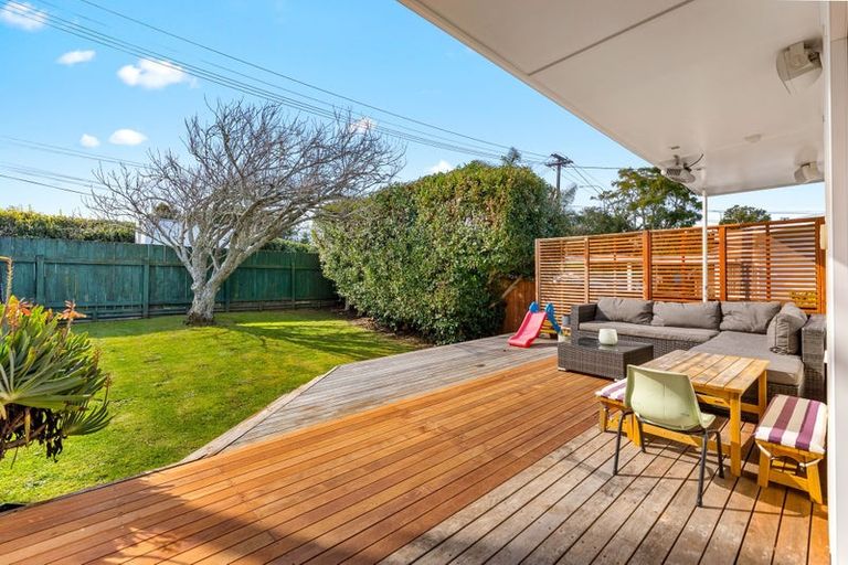 Photo of property in 1/296 Wairau Road, Glenfield, Auckland, 0629