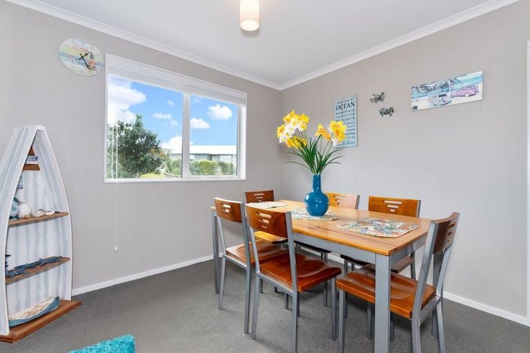 Photo of property in 9 Weka Street, Mangawhai, 0505