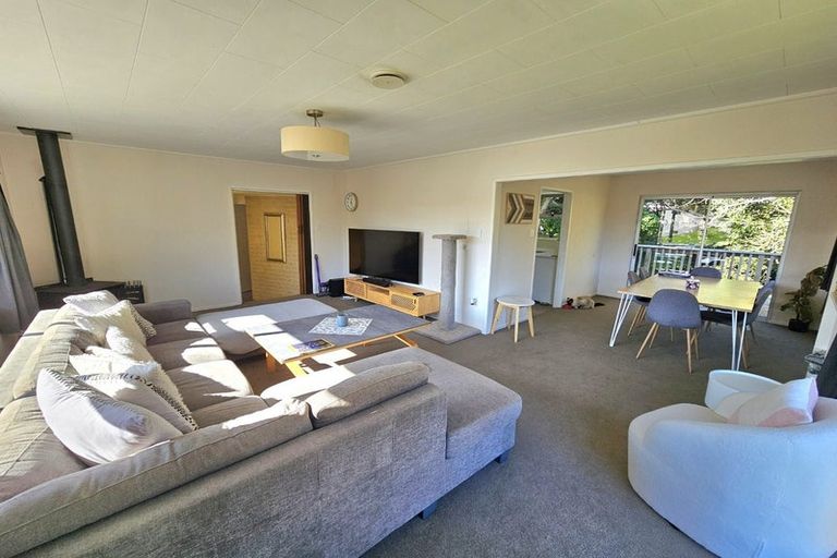 Photo of property in 235 Heta Road, Merrilands, New Plymouth, 4312