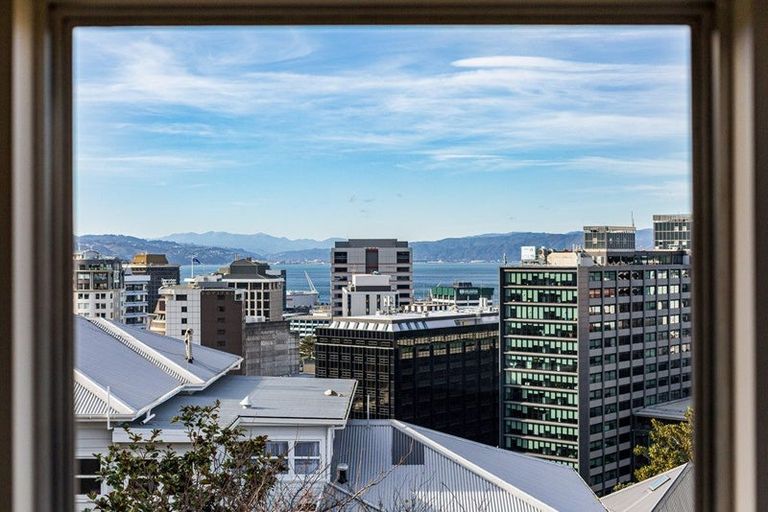 Photo of property in 6 Wesley Road, Kelburn, Wellington, 6012